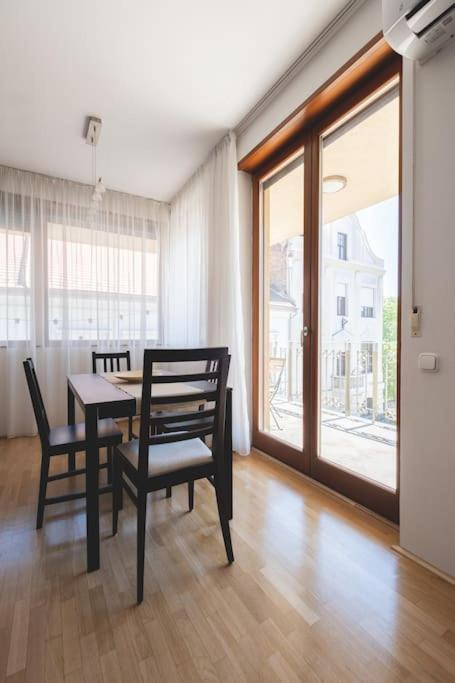 Ferienwohnung Bright Downtown Balcony Retreat Budapest Exterior foto