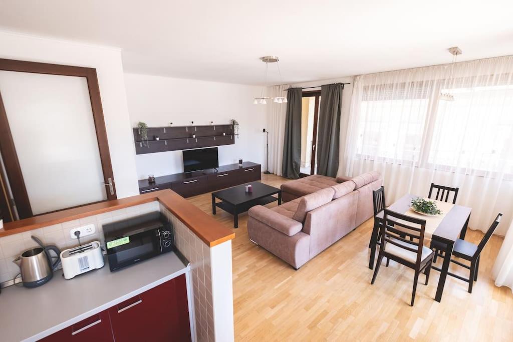 Ferienwohnung Bright Downtown Balcony Retreat Budapest Exterior foto