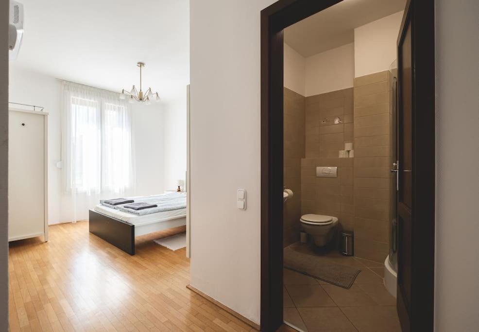 Ferienwohnung Bright Downtown Balcony Retreat Budapest Exterior foto
