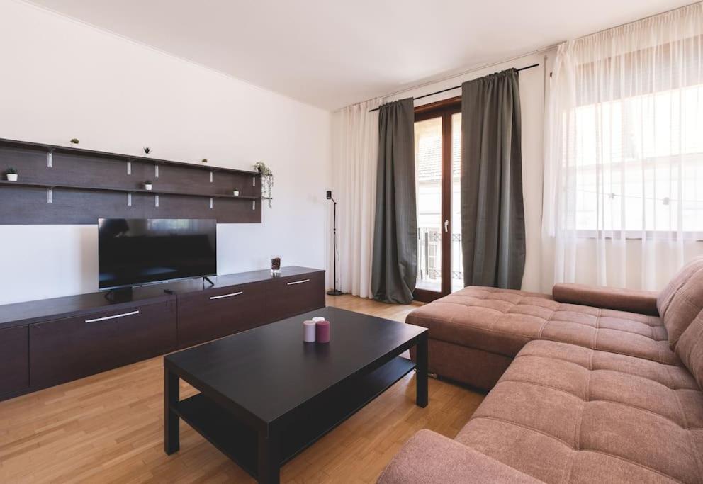 Ferienwohnung Bright Downtown Balcony Retreat Budapest Exterior foto